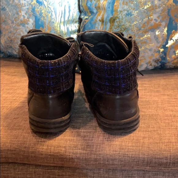 Chanel leather zip up sneakers - Picture 4 of 6